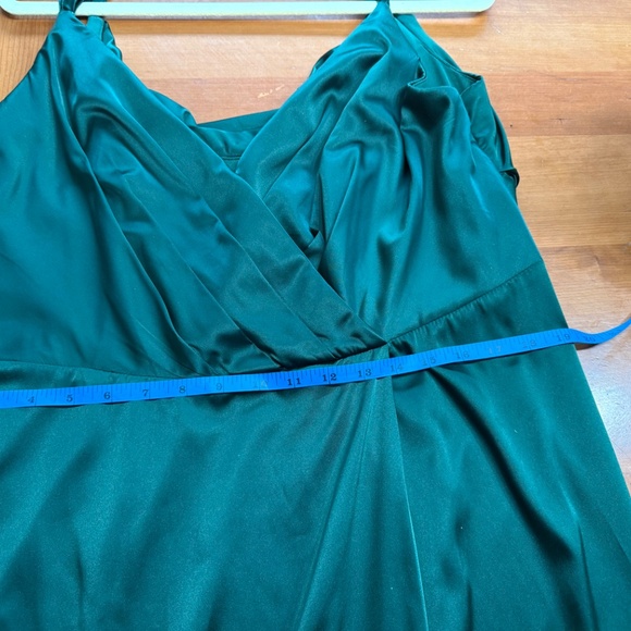 David’s Bridal: Juniper Green Satin Dress Size 18. - Picture 6 of 7